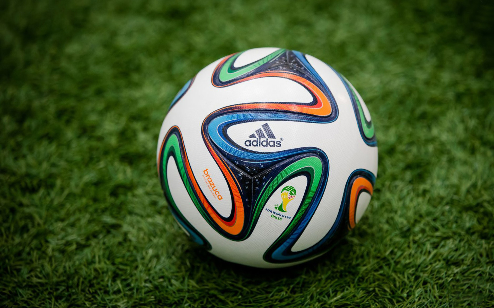 توپ رسمی  جام جهانی فوتبال 2014 